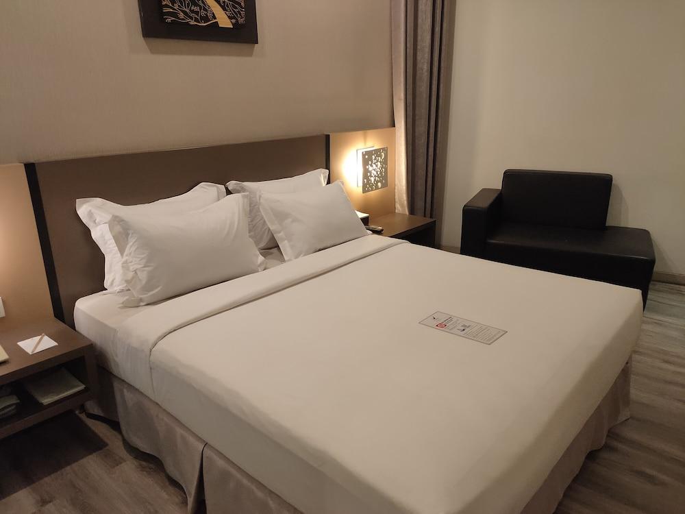 Oak Tree Urban Hotel Τζακάρτα Εξωτερικό φωτογραφία